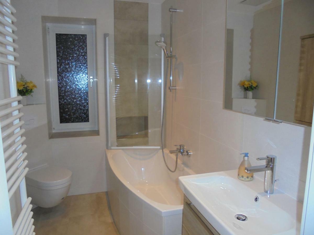 Ferienwohnung Am Hafen ลืบเบอเนา ภายนอก รูปภาพ
